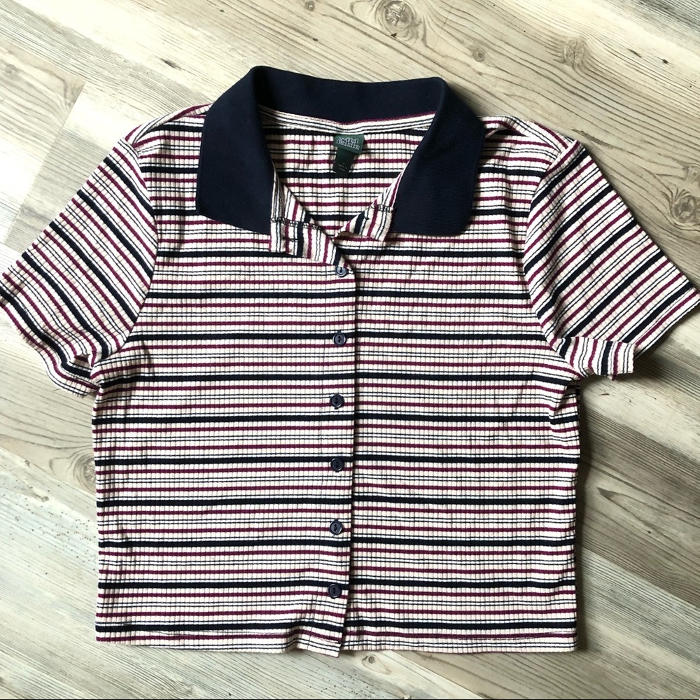 Button Down Cropped Tee Size Small